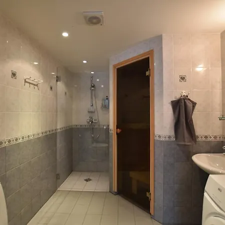 דירה Lovely & Spacious With Sauna *